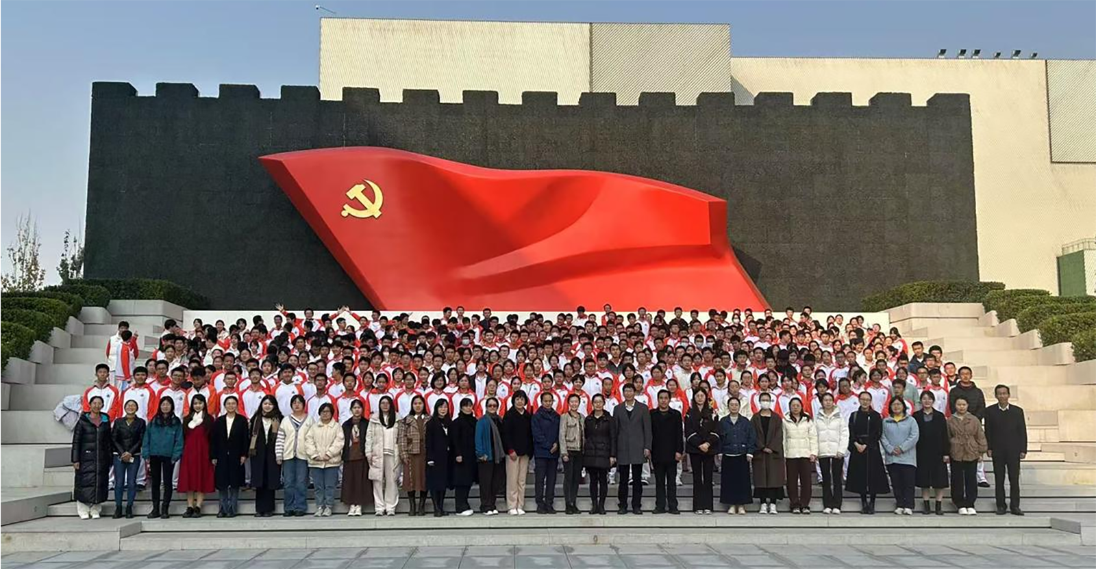 追寻红色足迹，筑梦青春未来——高一年级社会实践活动党史馆学习之旅纪实