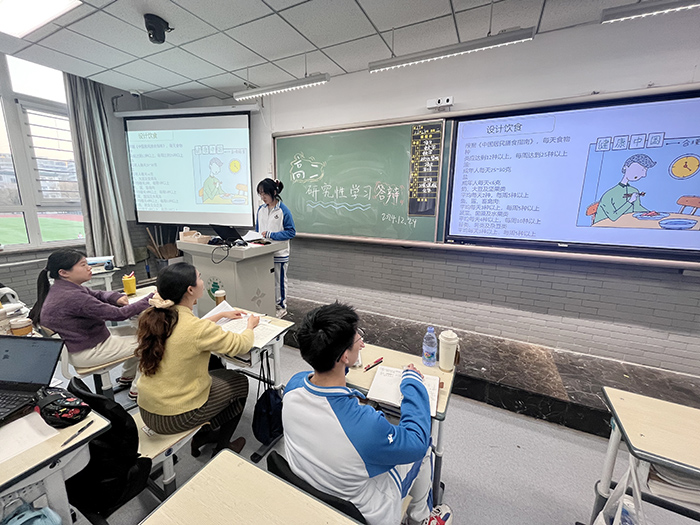 学海无涯，知行合一——高二年级开展研究性学习结题答辩活动