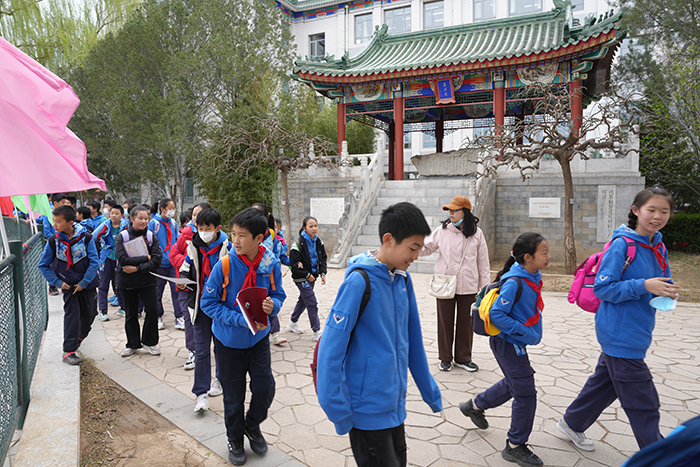 探索中学世界，开启成长之旅——二十中教育集团成功举办集团校六年级学生游学活动（一）