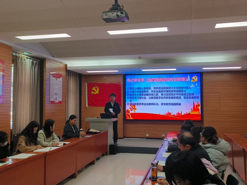立足岗位践初心，追“锋”行动在路上——初二年级党支部主题党日活动