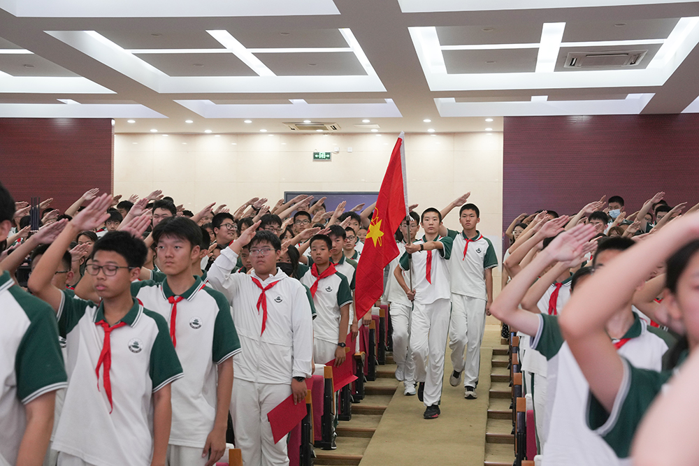 青春向党筑梦想 挺膺担当启新程——我校初二离队建团仪式圆满举行