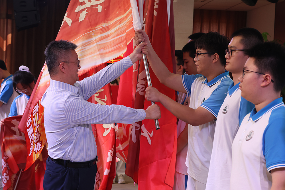 无悔青春，筑梦启航——2025年高中部开学报到
