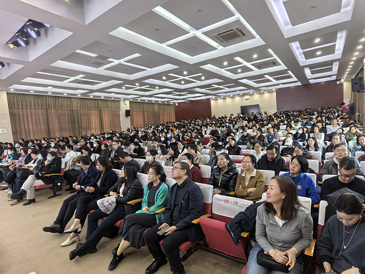 携手育人、聚力赋能——我校高二年级家长会圆满召开