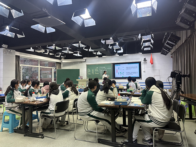初中部化学教研室开展跨学科研究课