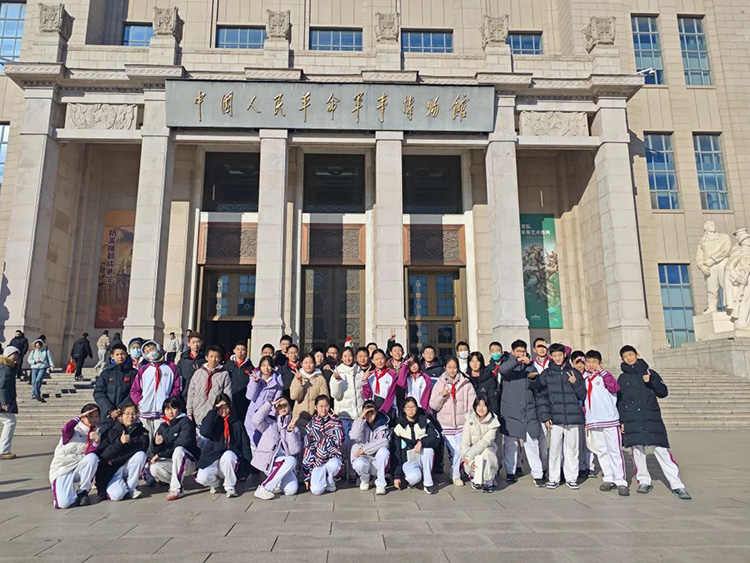 赓续英雄志，铸牢报国情——初一年级赴军博开展红色实践活动