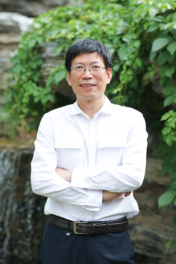 正高级教师冯彦国（化学）