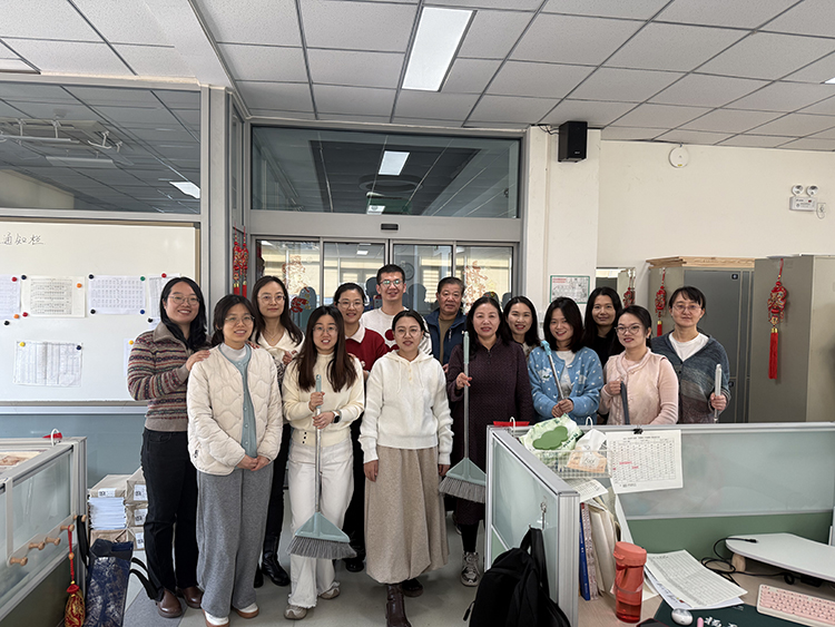 一名党员一面旗，护航开学启新程——我校开展党员服务日主题活动