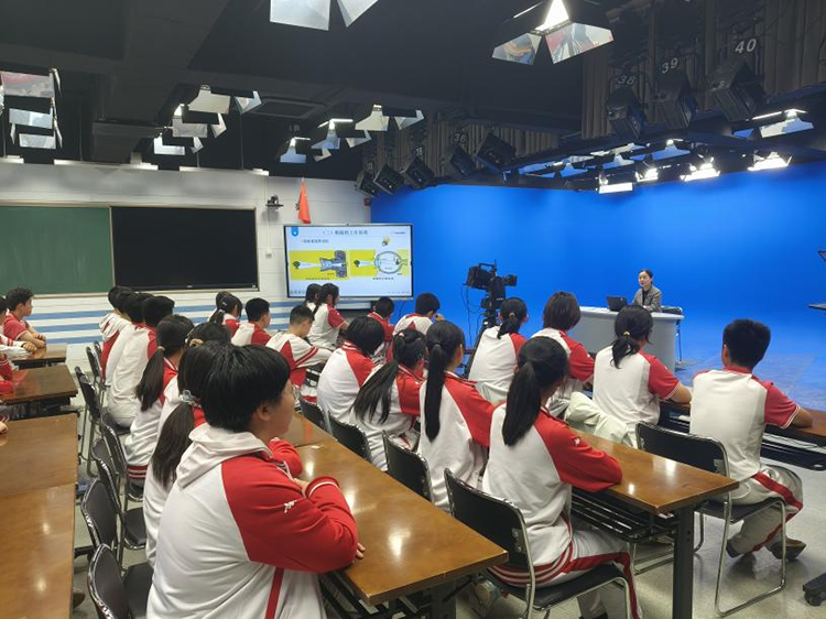 探秘眼睛奥秘，科学预防近视——我校开展近视防控专题讲座