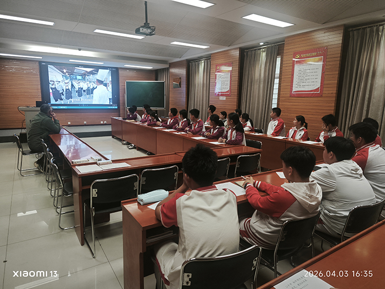 倾听学生心声，提升膳食质量——初中年级伙委会会议