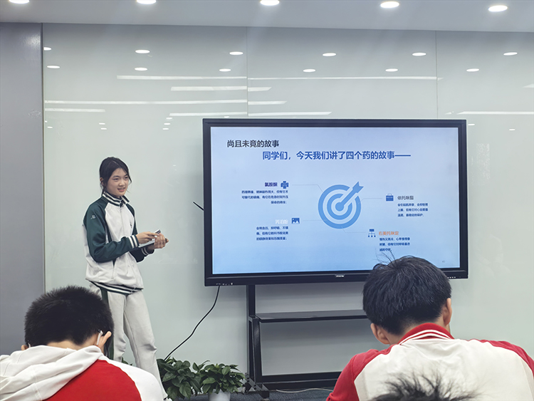  我校举办“分子与生命的协奏作——复合全身麻醉”少年科学论坛