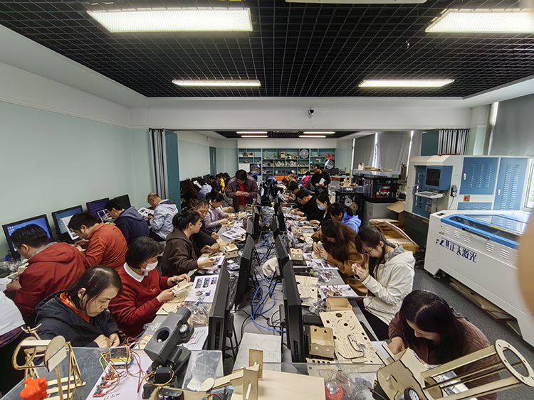 我校成功承办海淀区技术与工程教师进修技能培训