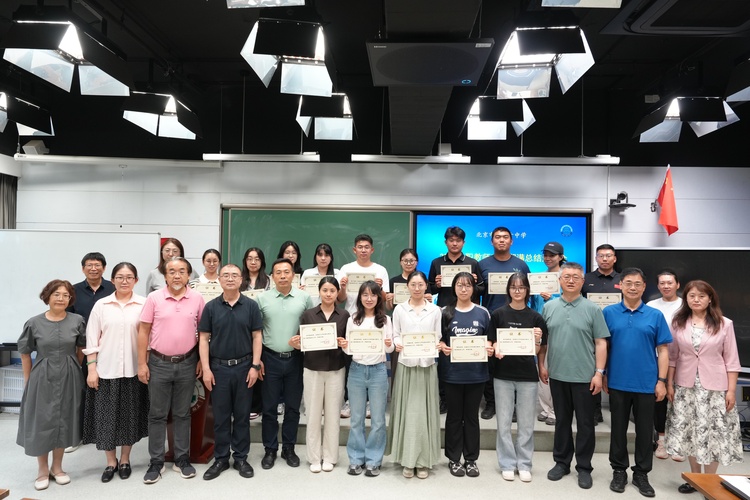 启航新征程，筑梦二十中——我校举行2025年新教师实习期满转正述职汇报会