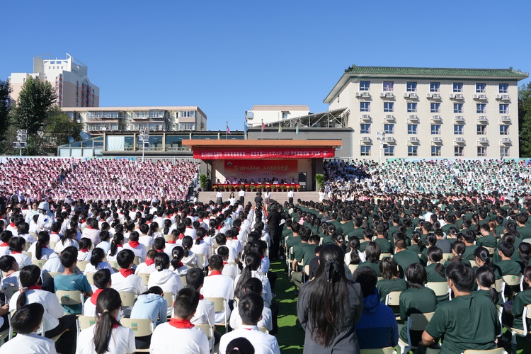  笃行榜样启新程，五彩青春育脊梁——2026-2027学年开学第一课圆满举行