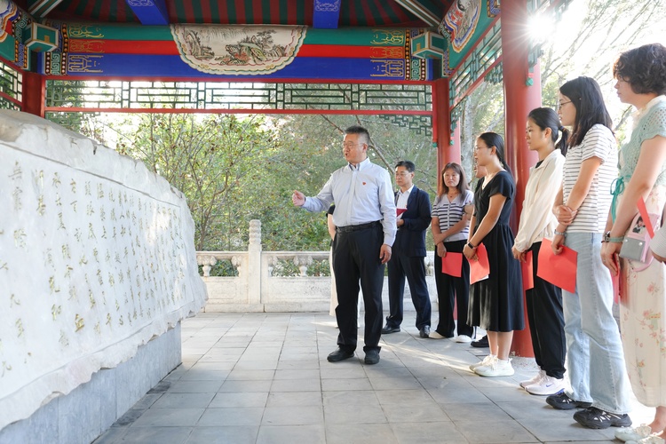 薪火相传铸师魂，誓言铿锵启新程——我校举行2026年新教师入职宣誓仪式